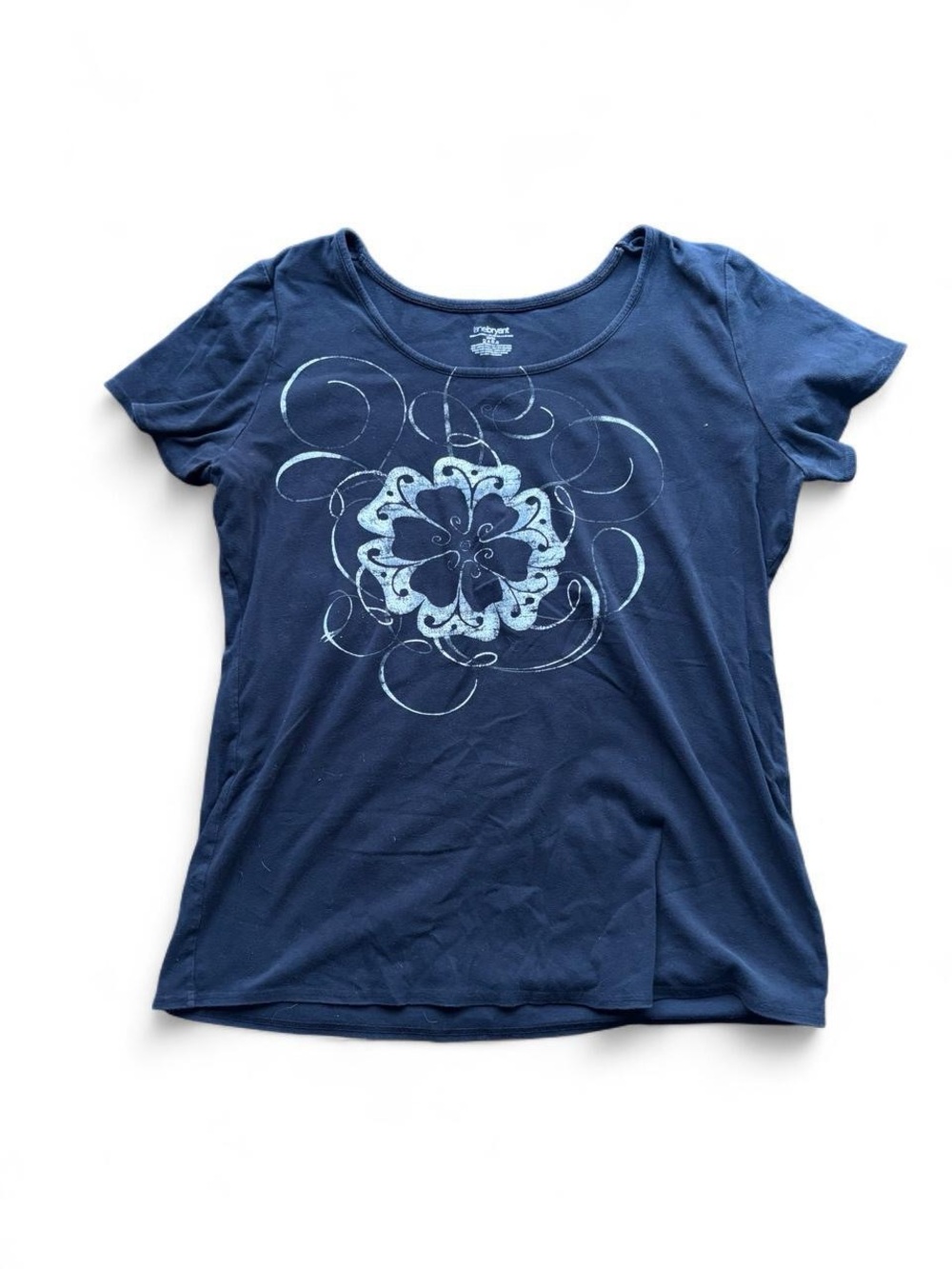 ✨Lane Bryant black cotton & spandex baby tee with white floral swirl graphic✨